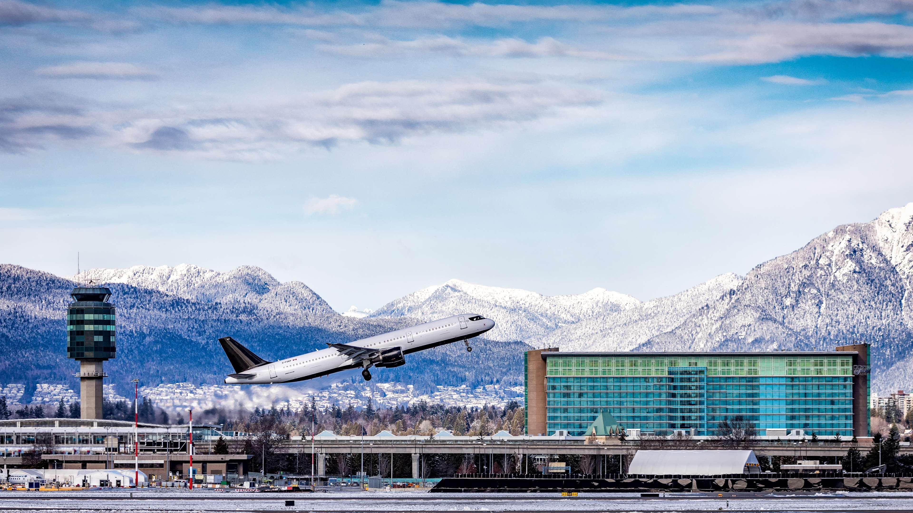 Fairmont Vancouver Airport In-Terminal Hotel Richmond Exterior photo