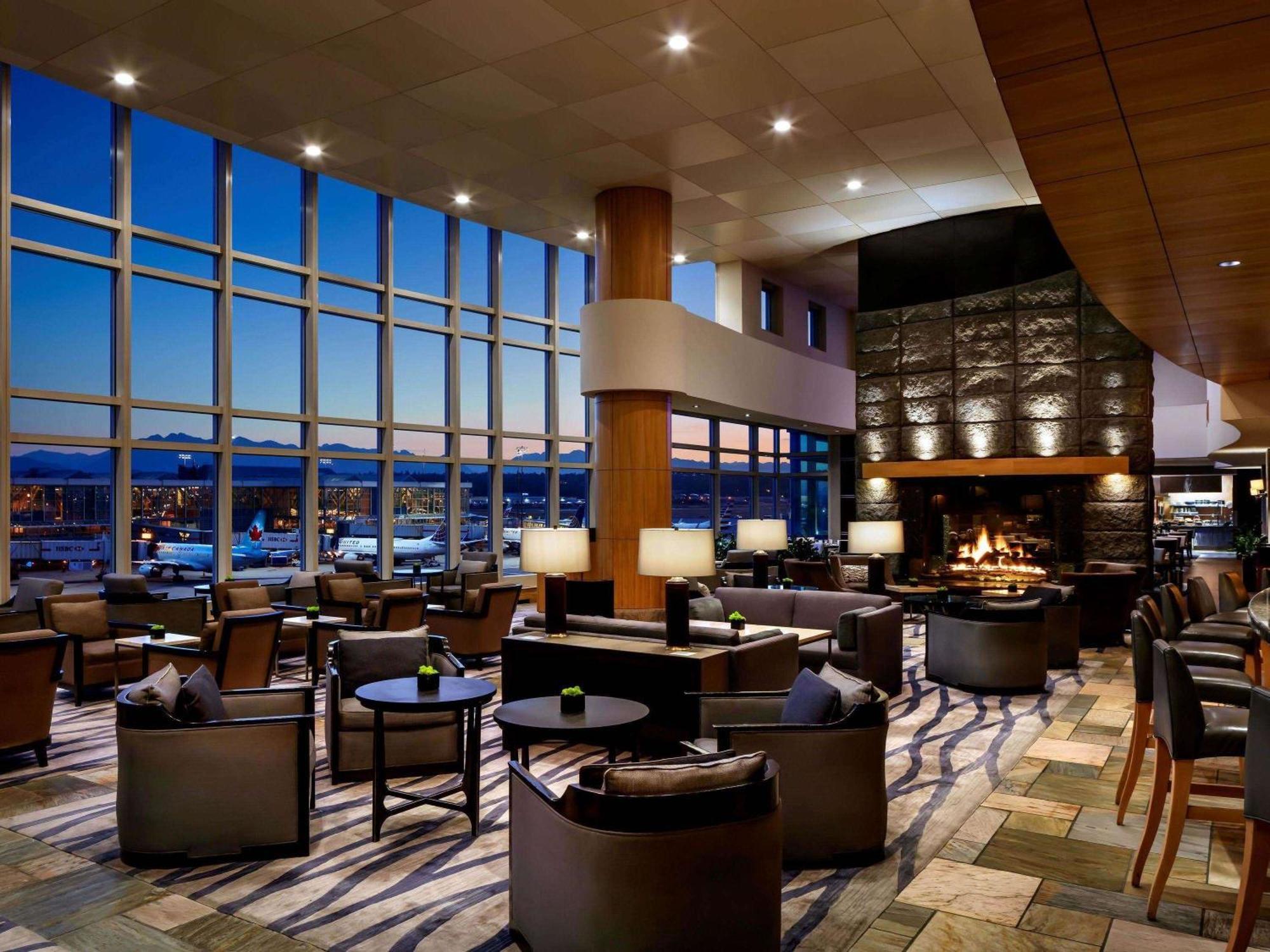 Fairmont Vancouver Airport In-Terminal Hotel Richmond Exterior photo The lounge at the airport